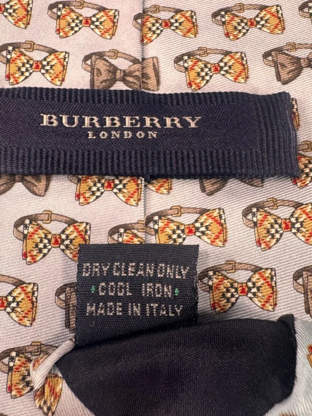 BURBERRY London Bowtie motif in light blue classic check Italy 100% Silk Necktie
